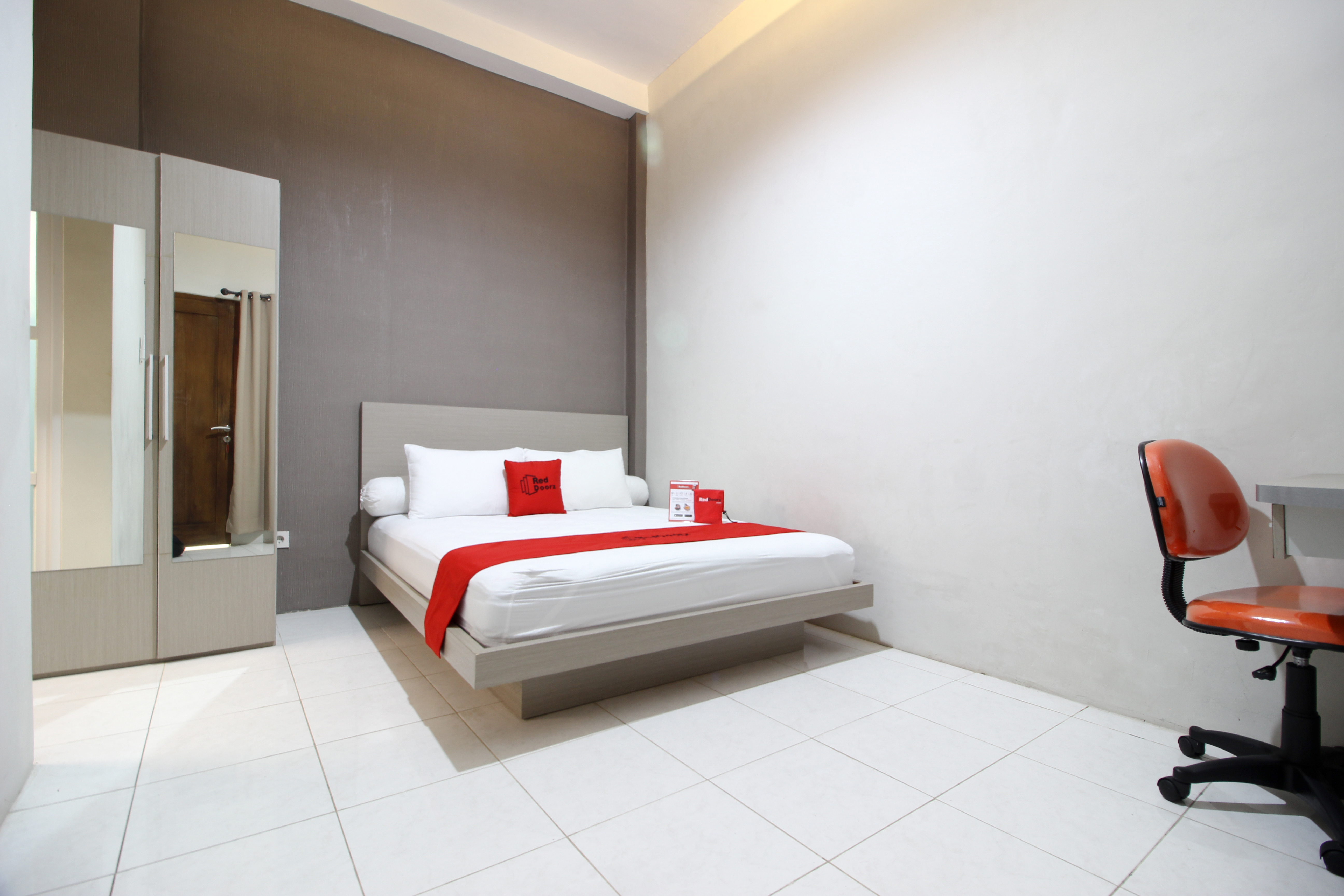 Reddoorz Plus Near Upn Jogjakarta 2 19/32