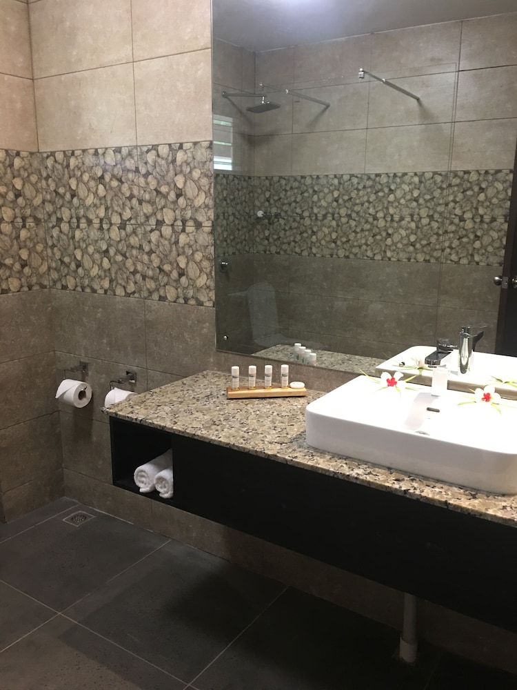 Yadua Bay Resort 35/39