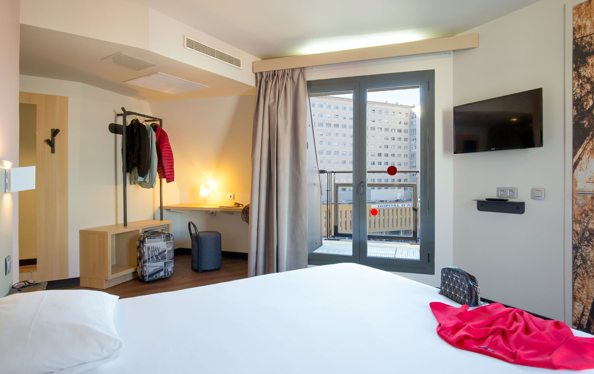 ROOM, DOUBLE BED