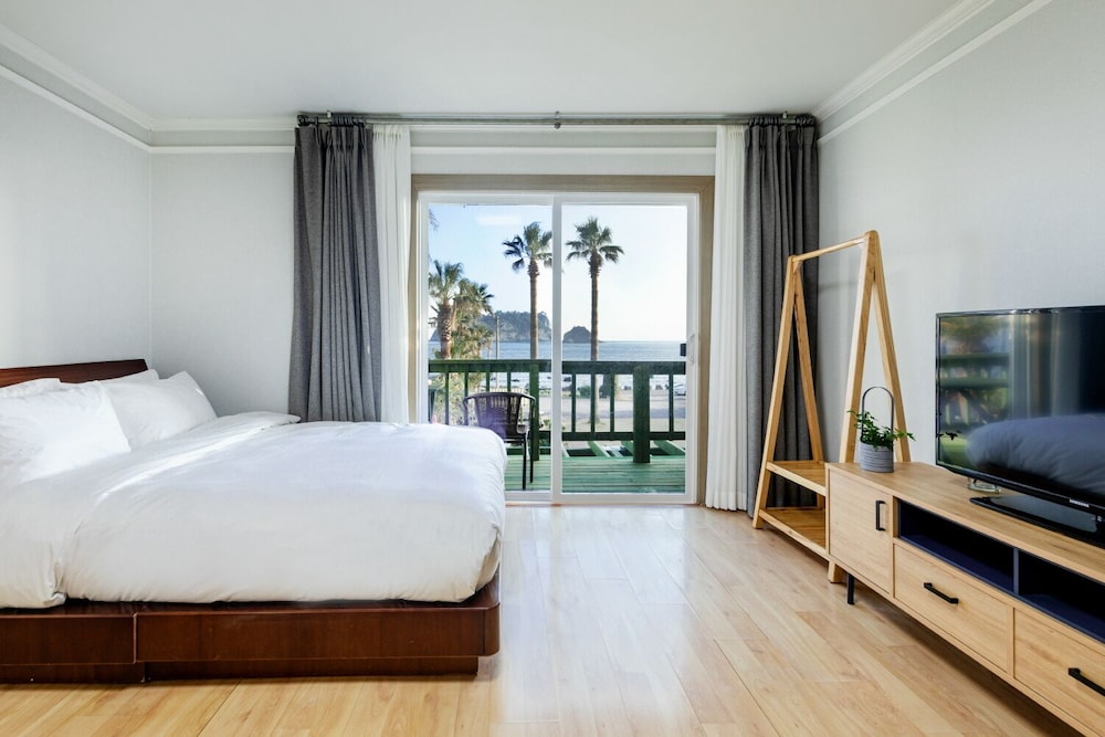 ROOM, 13 PYEONG