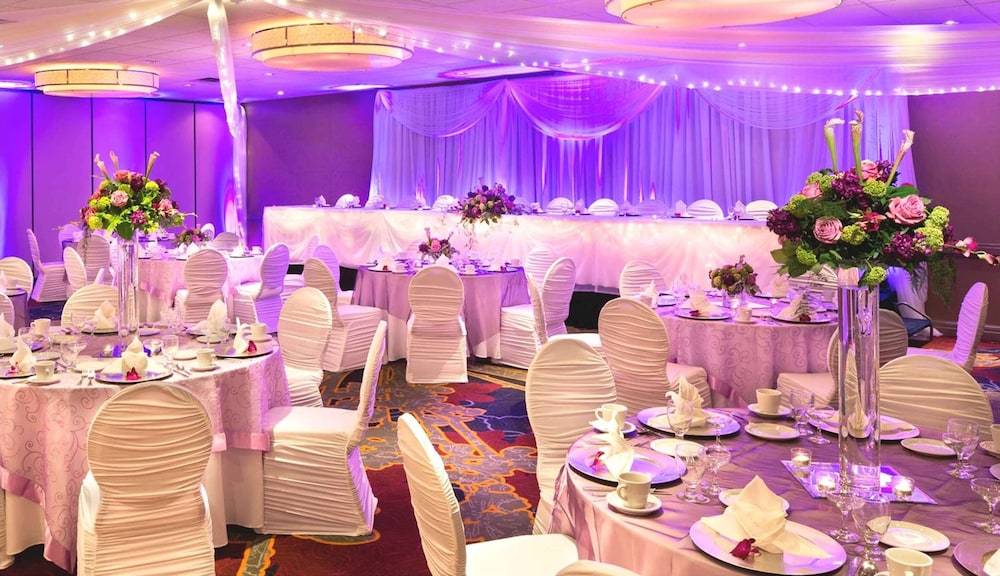 Doubletree By Hilton Roseville Minneapolis 30/40