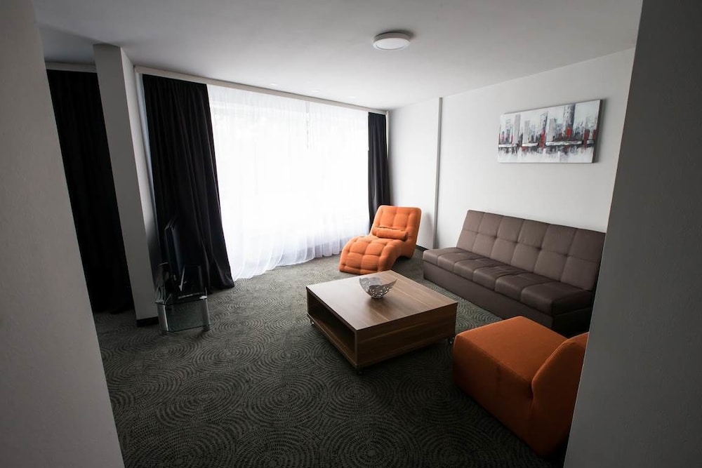 President Hotel 43/63