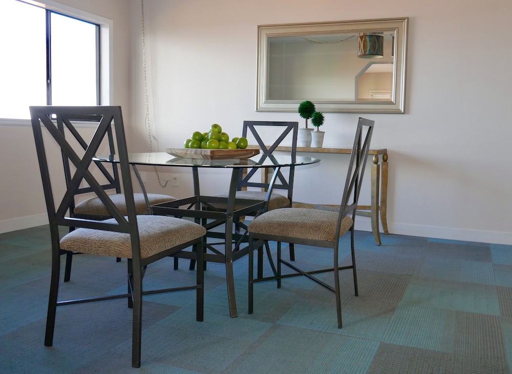 La Jolla Cove Suites 59/65