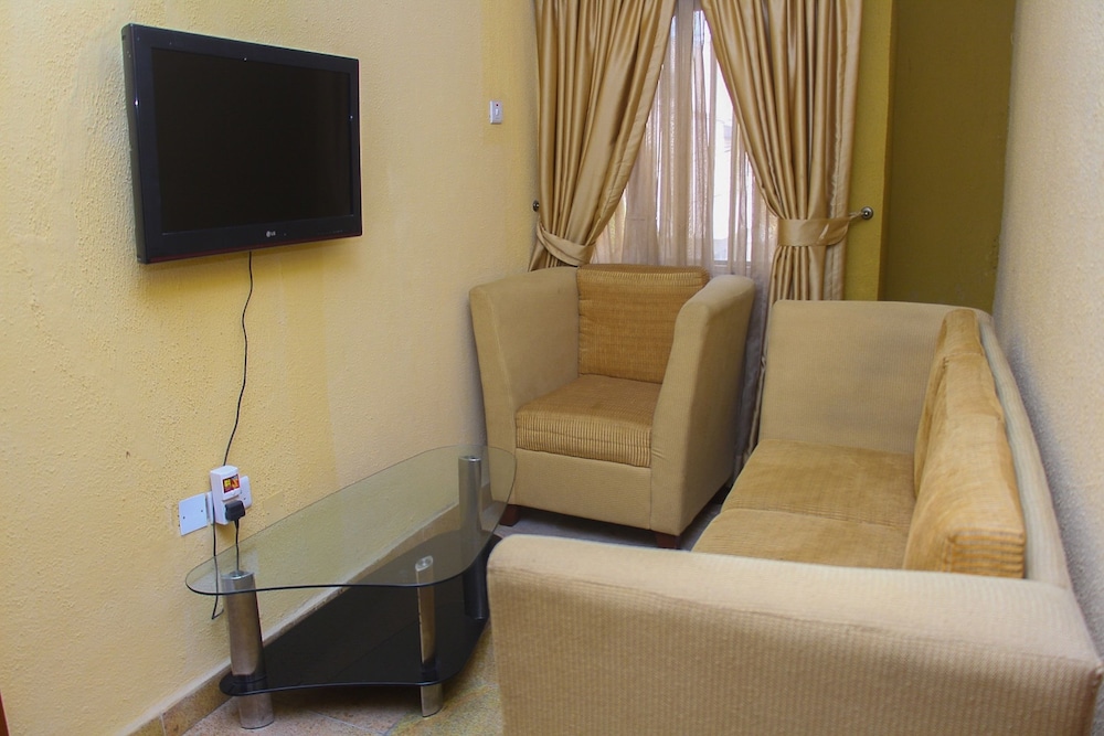 Banex Hotel And Suites 40/50
