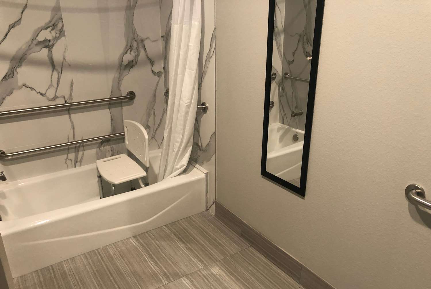 Hotel Blue Spring 23/24