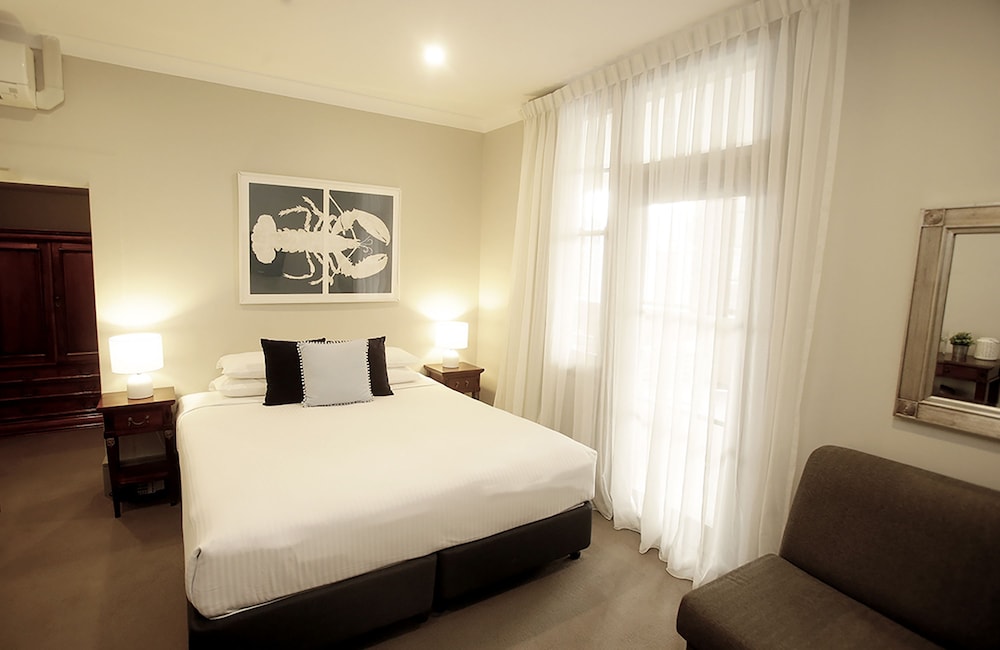 HOTEL BONDI 11/67