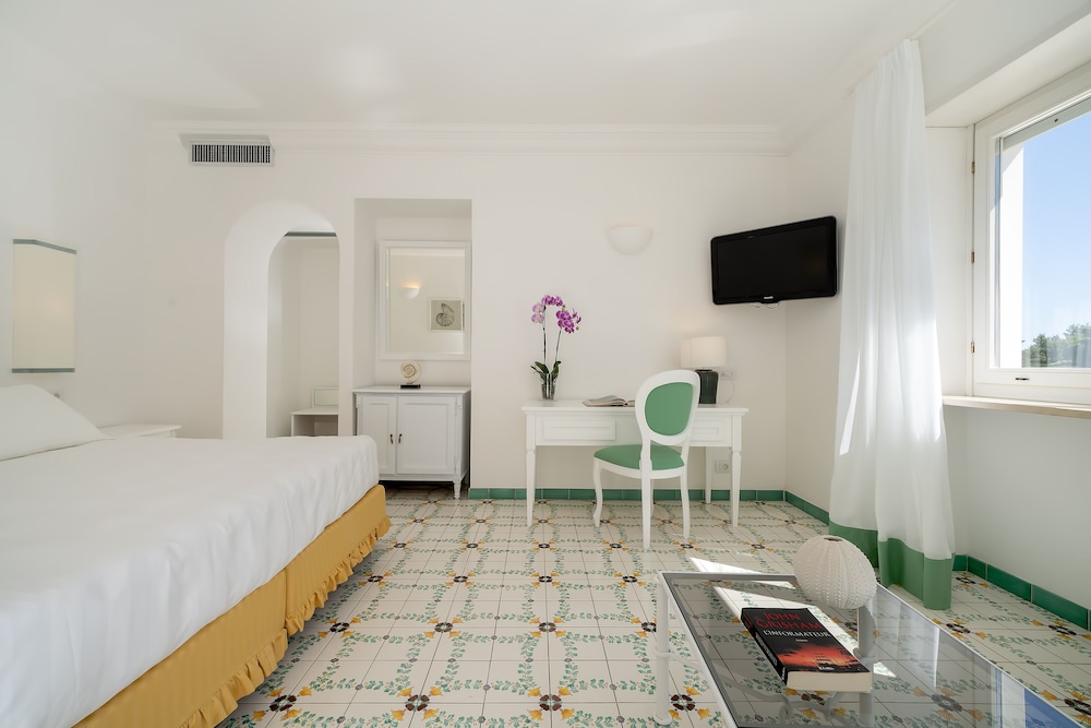 JUNIOR SUITE, SEA VIEW, BALCONY