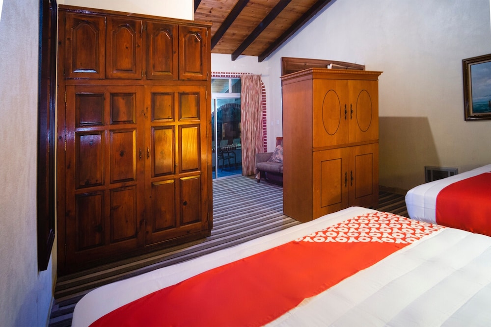 OYO Hotel Hacienda Don Luis Rosarito 20/24