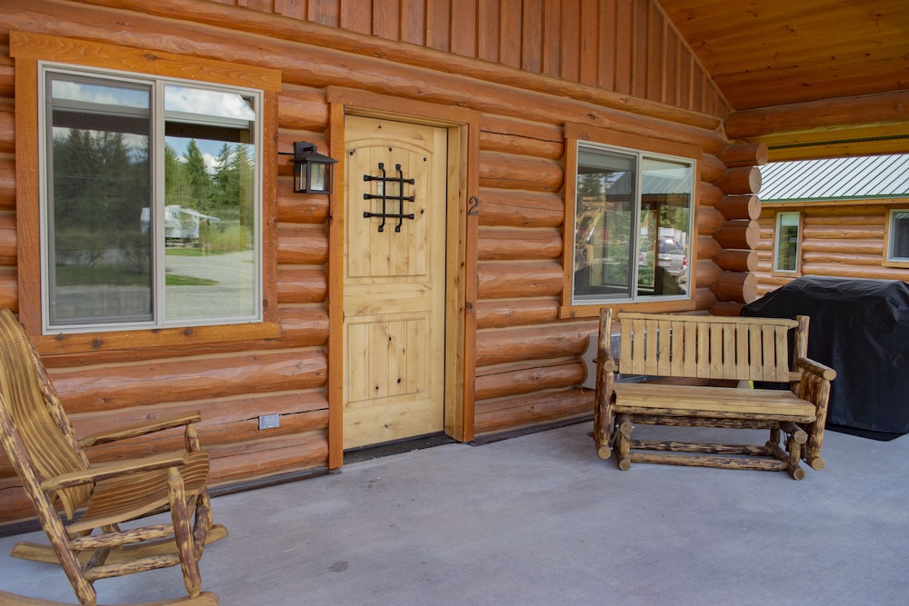 Bonners Ferry Log Inn 32/48