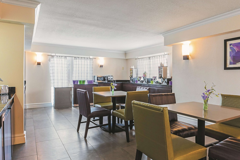 Wingate by Wyndham Galveston Beachfront at Seawall 20/32