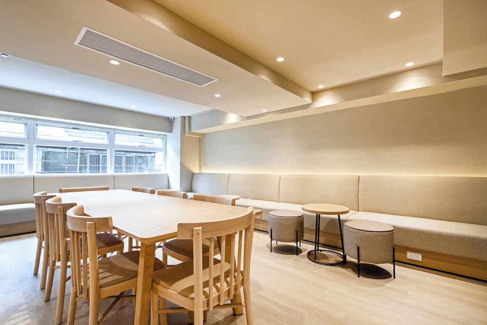 Jing Jing Holiday Hotel 40/46