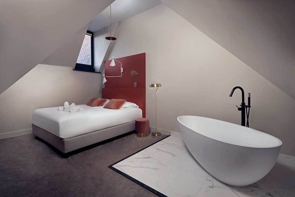 The Anthony Hotel 24/58