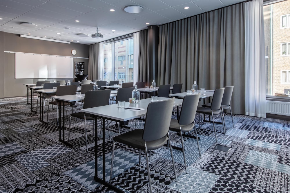 RADISSON BLU METROPOL HOTEL, HELSINGBORG 76/82