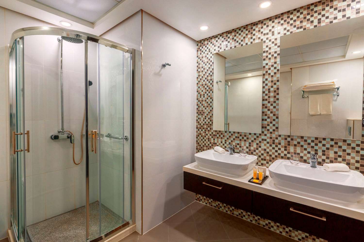 Ramada Hotel & Suites by Wyndham Amwaj Islands Manama 60/61