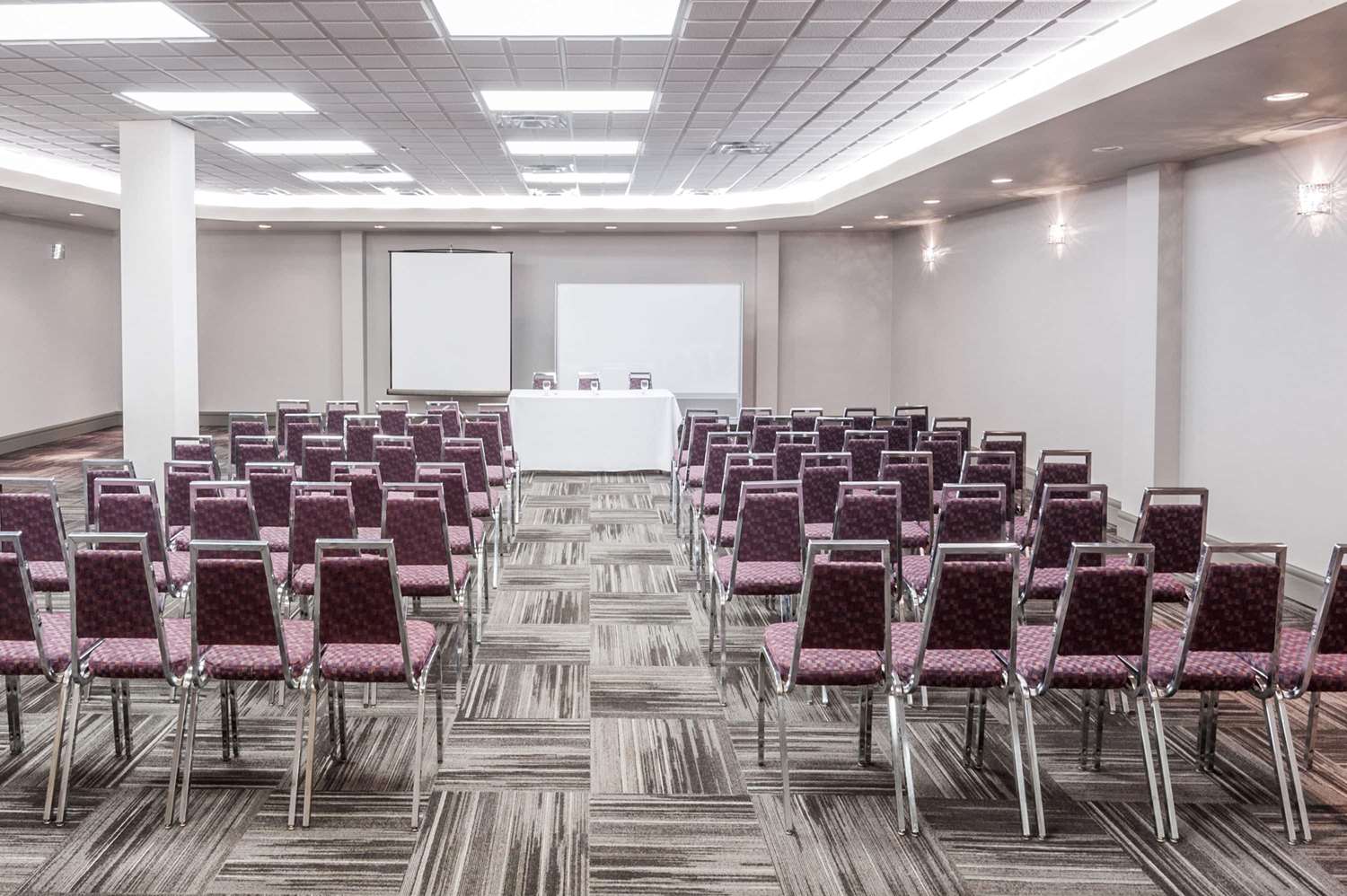 Ramada By Wyndham Edmonton South 26/33