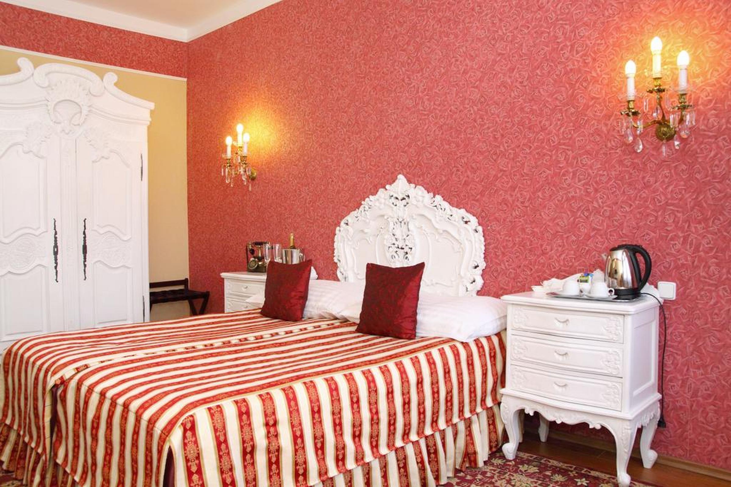 King Charles Boutique Residence 7/30