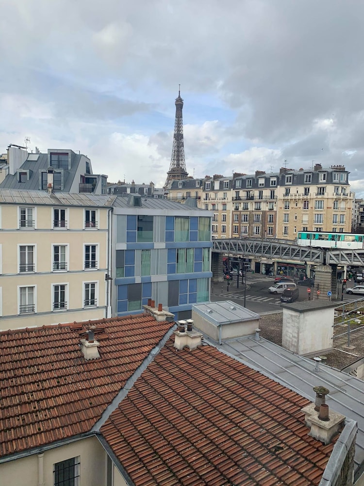 Dupleix Hotel 3/15