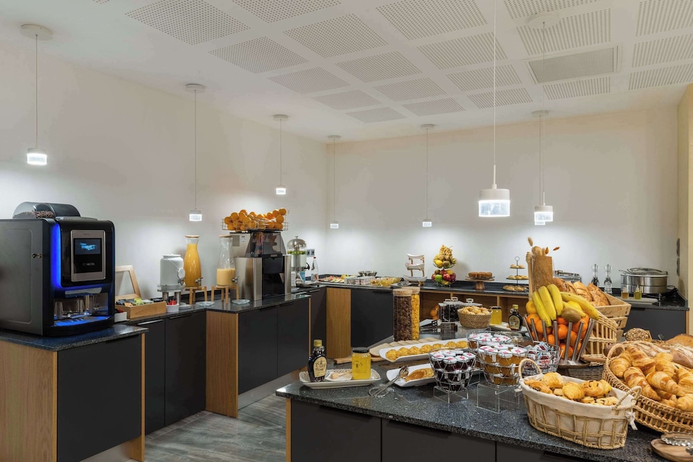 Brit Hotel Paris Orly 32/43