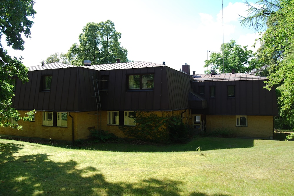 Hellidens Slott Och Vandrarhem 3/47