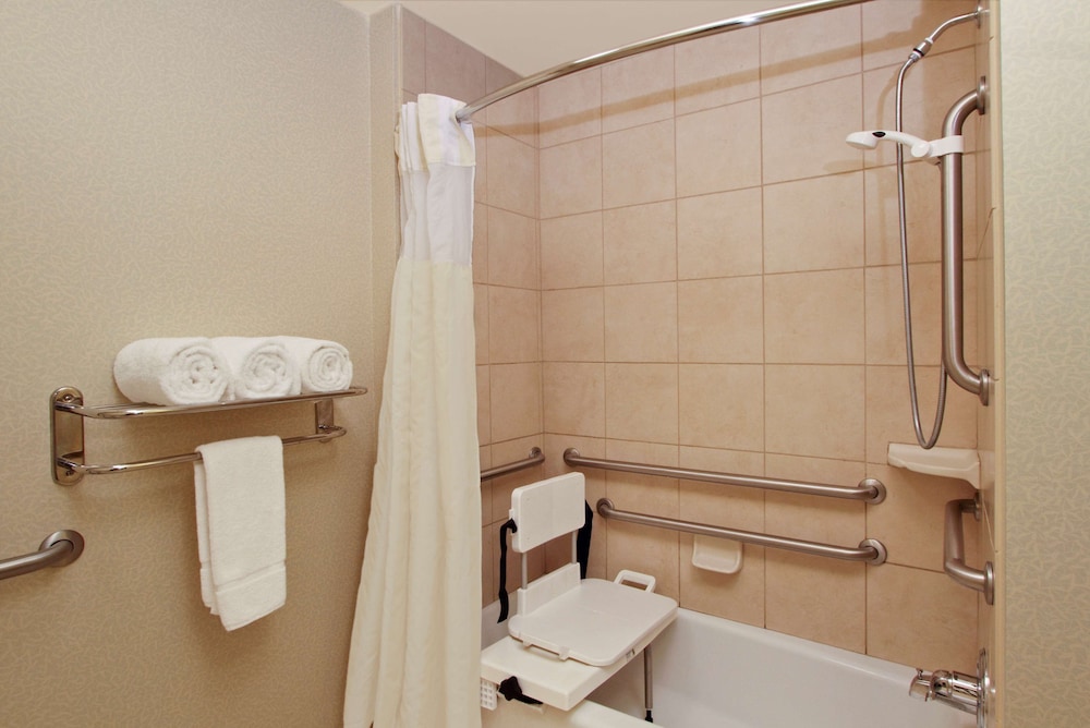 Hilton Garden Inn Beaumont, TX 12/39