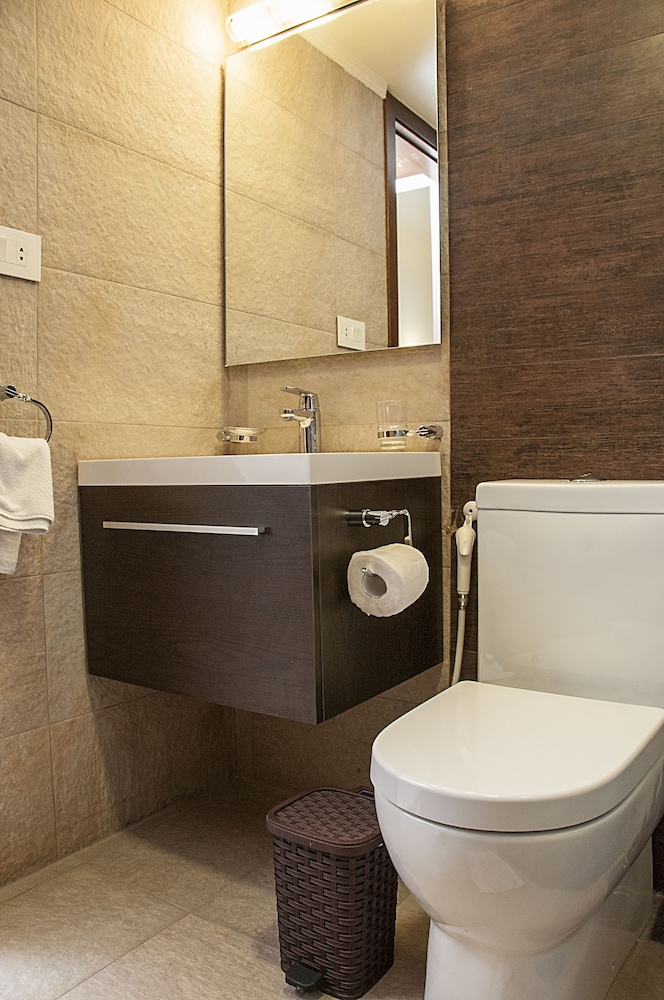 Marble Tower Hotel, Beirut 48/49