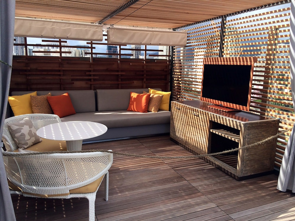 Hokulani Waikiki By Hilton Grand Vacations 57/68