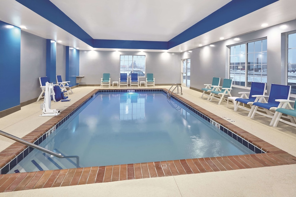 La Quinta Inn And Suites By Wyndham Springfield IL 49/63