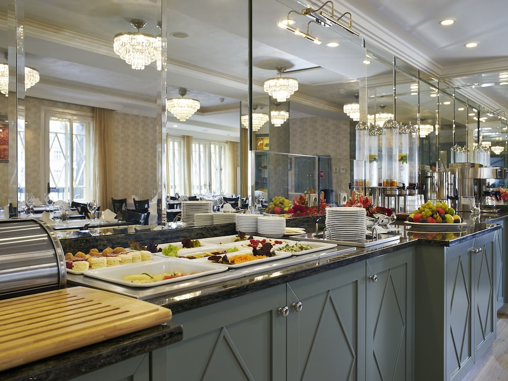 Ea Mozart Hotel 12/18