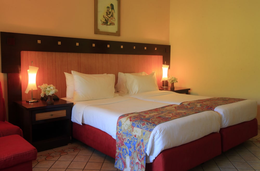 The Kairaba Beach Hotel 28/75