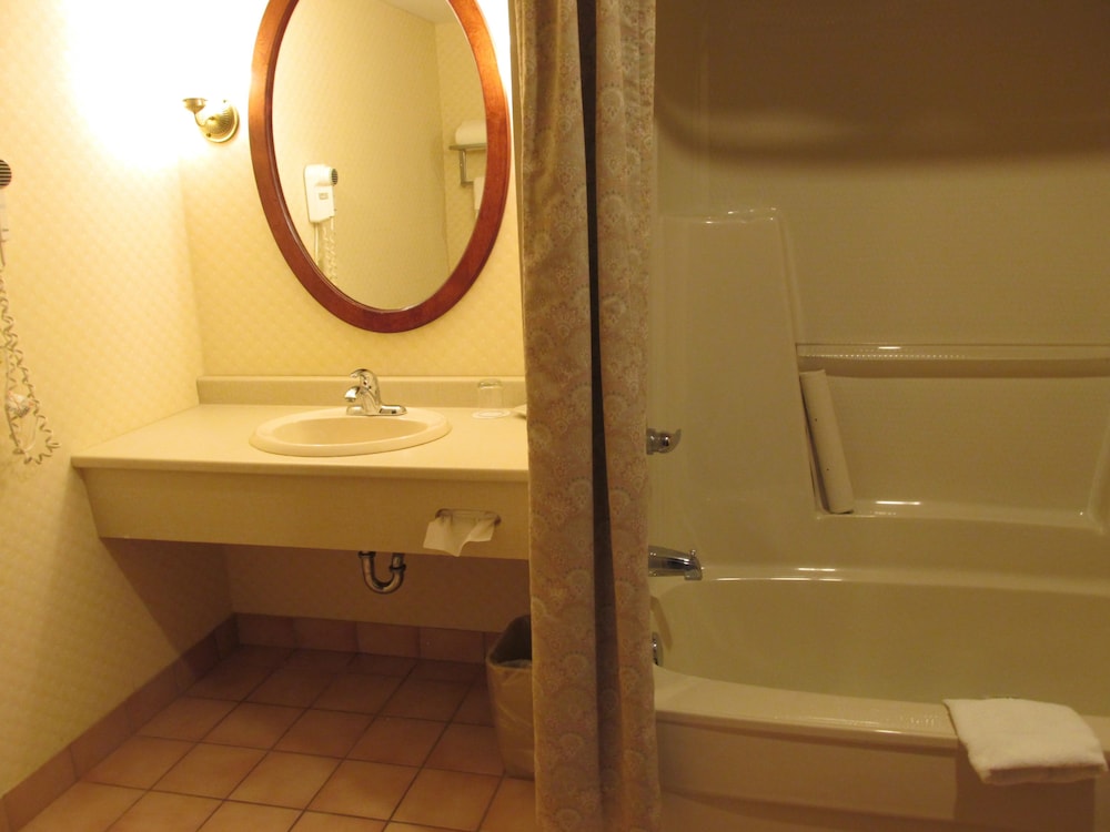 Fredericton Inn 10/65