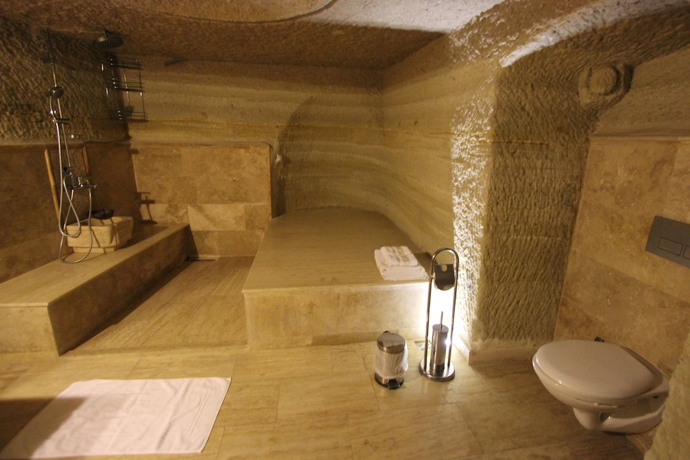 Family Cave Suites Hotel 48/50