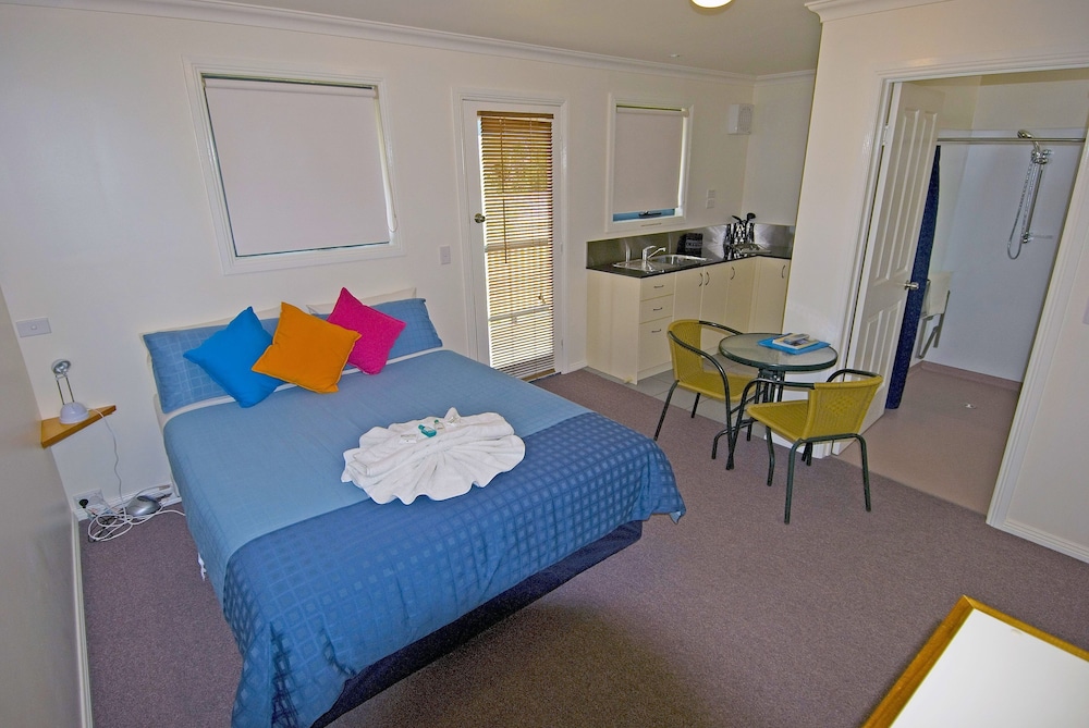 Retreat, Cottage, Studio, Queen Bed