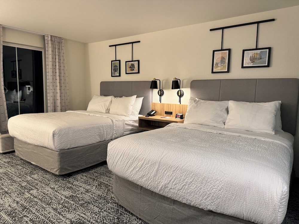 Sleep Inn & Suites Ashland City, TN 10/50
