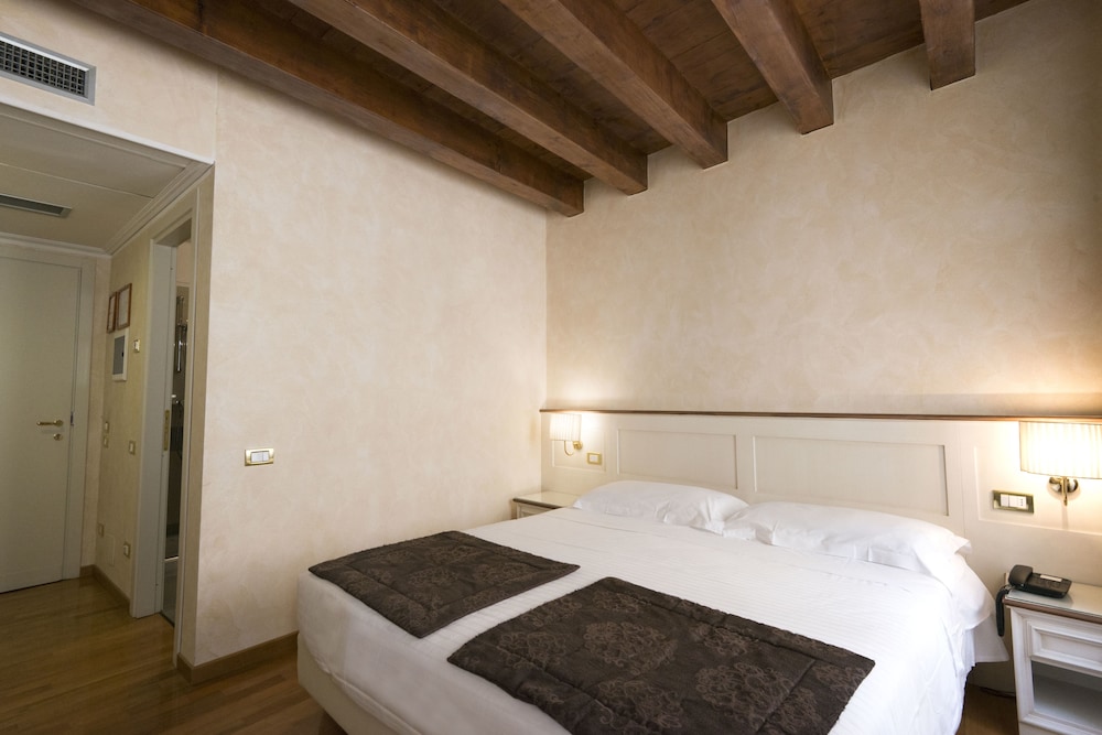 Albergo Mazzanti 24/60