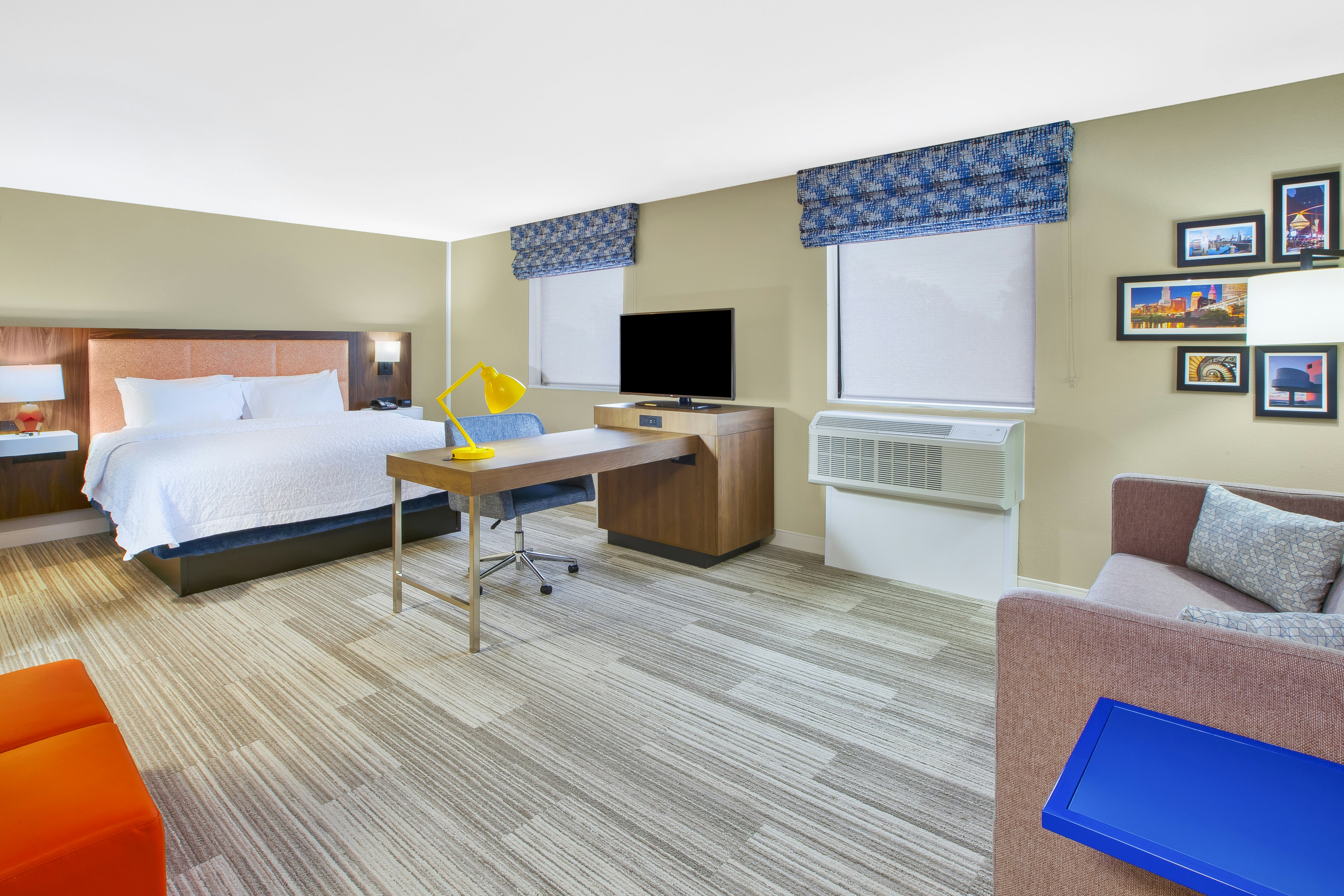 Studio, King Bed, Accessible