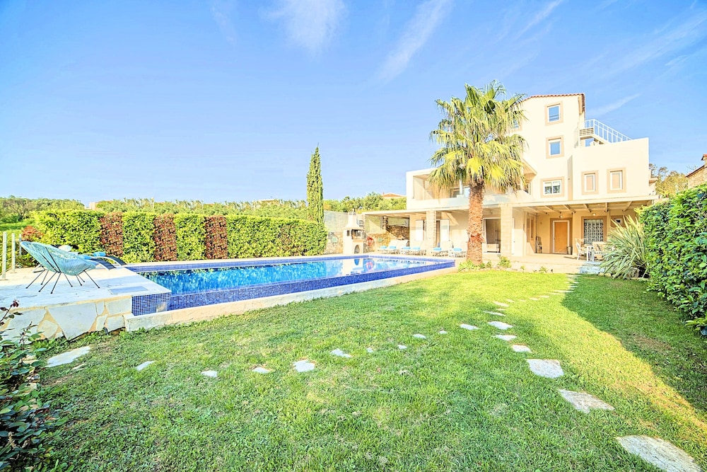 CRETAN MANSION 34/46
