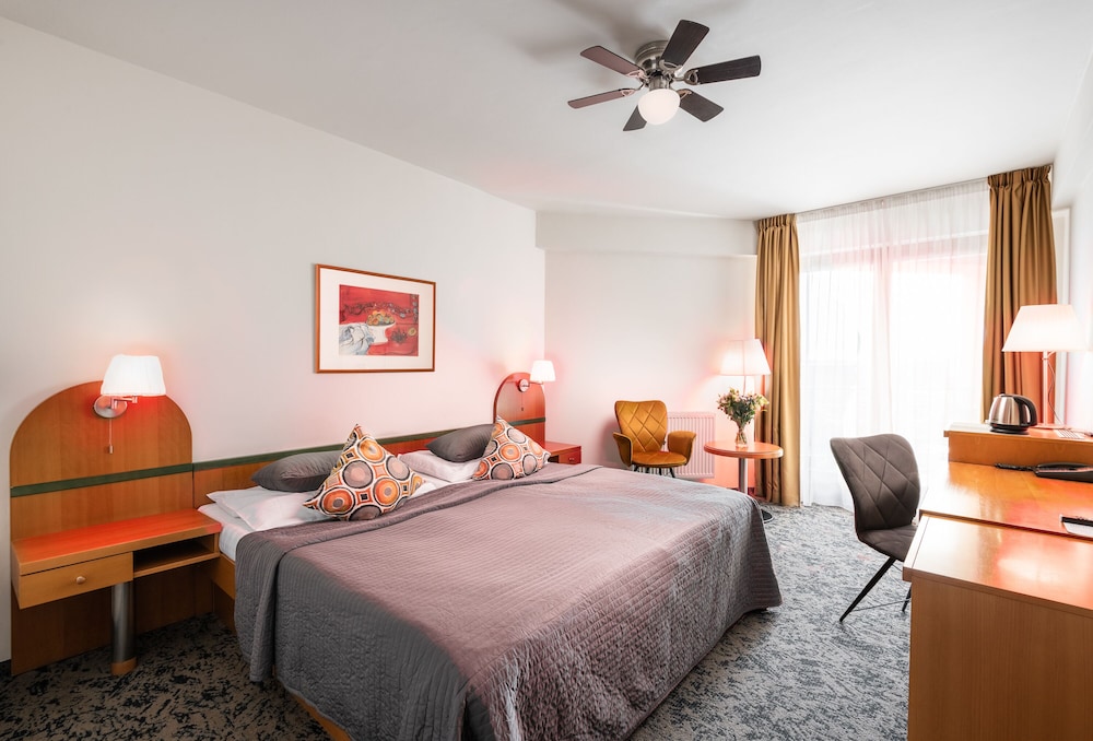 Deluxe, King Bed, Troja 2/5