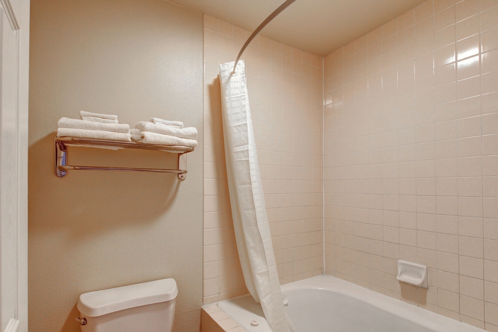 Ontario Inn & Suites 10/50