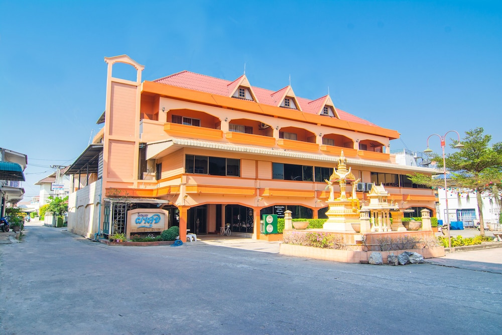 OYO 534 Phasuk Hotel 8/64