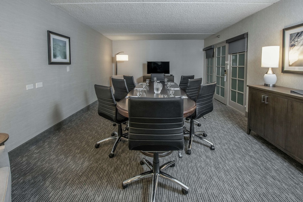 Embassy Suites by Hilton Chicago Schaumburg Woodfield 50/55