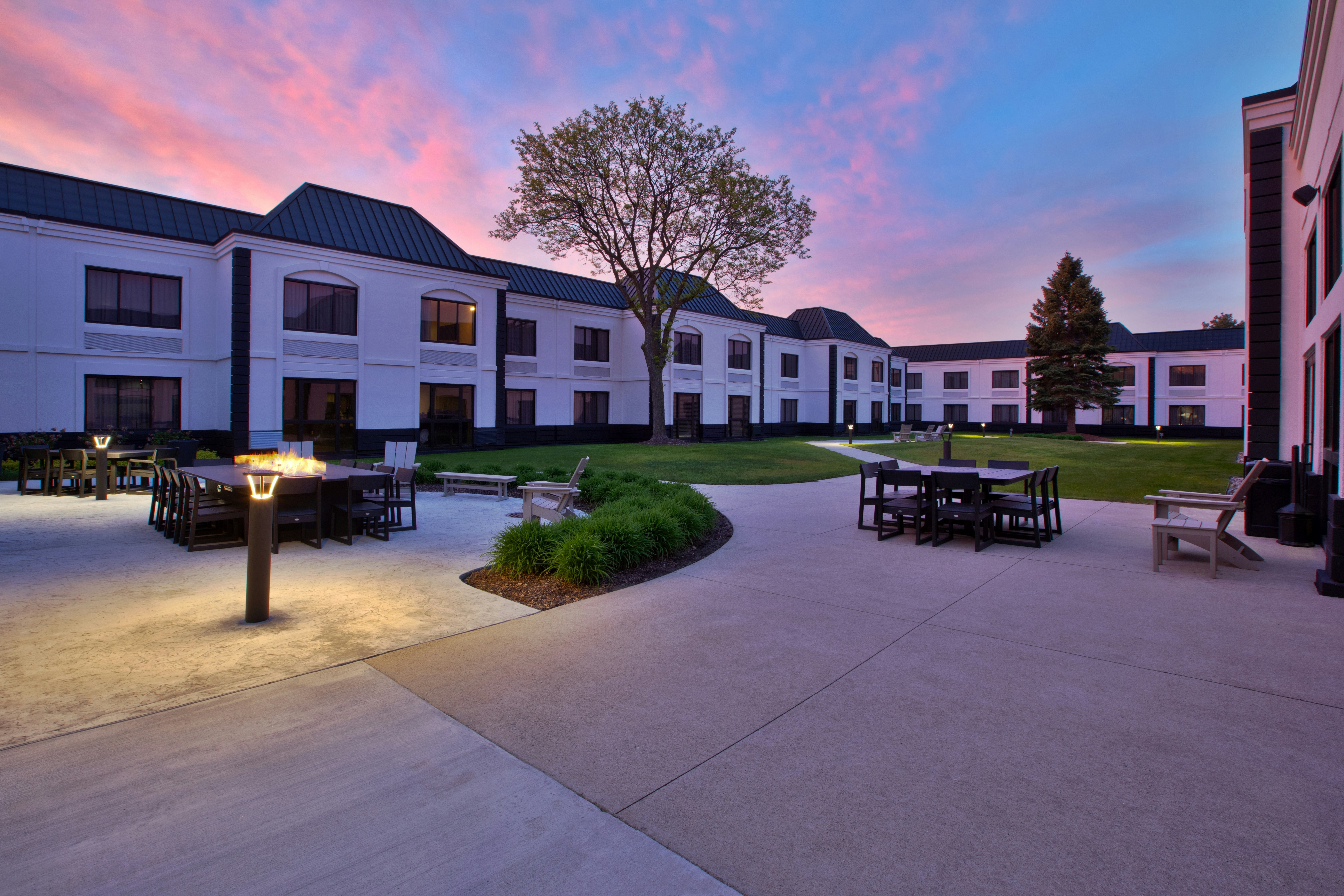 Doubletree By Hilton Detroit Novi 69/74