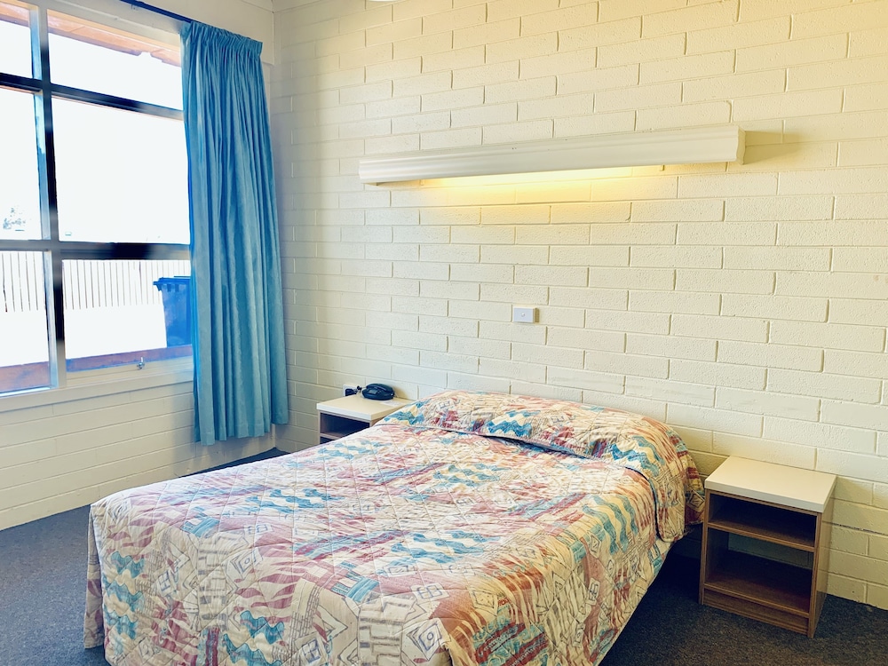 Opal Inn Hotel Motel 22/68