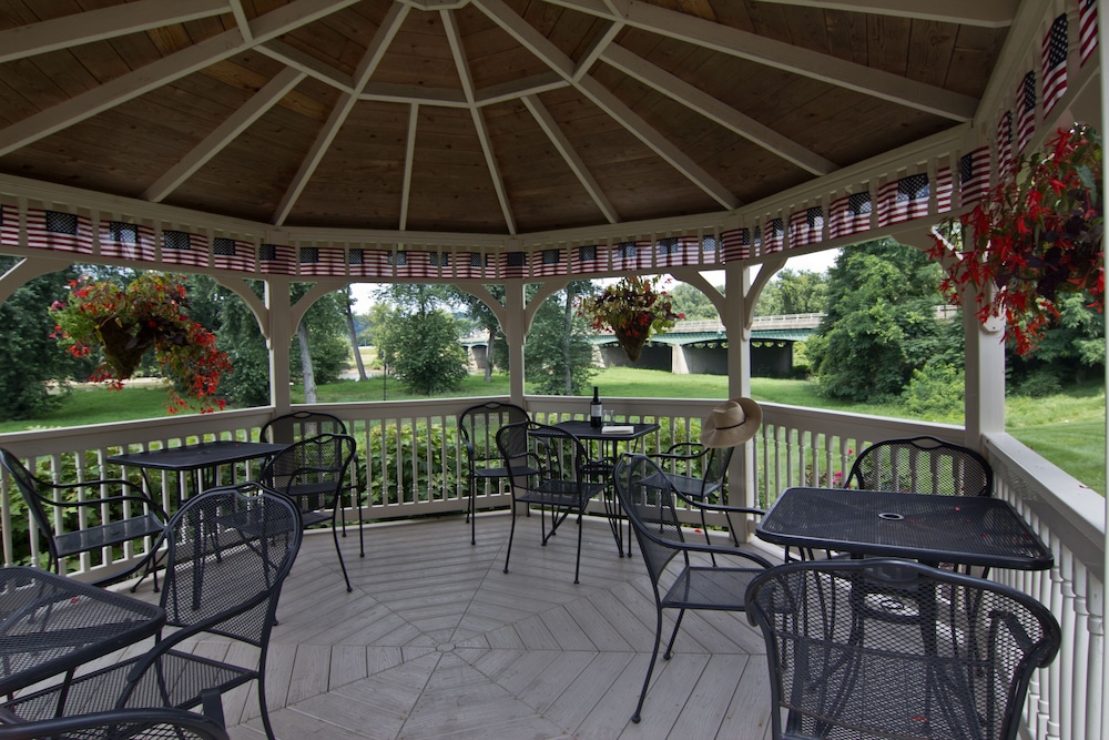 Coshocton Village Inn and Suites 48/68