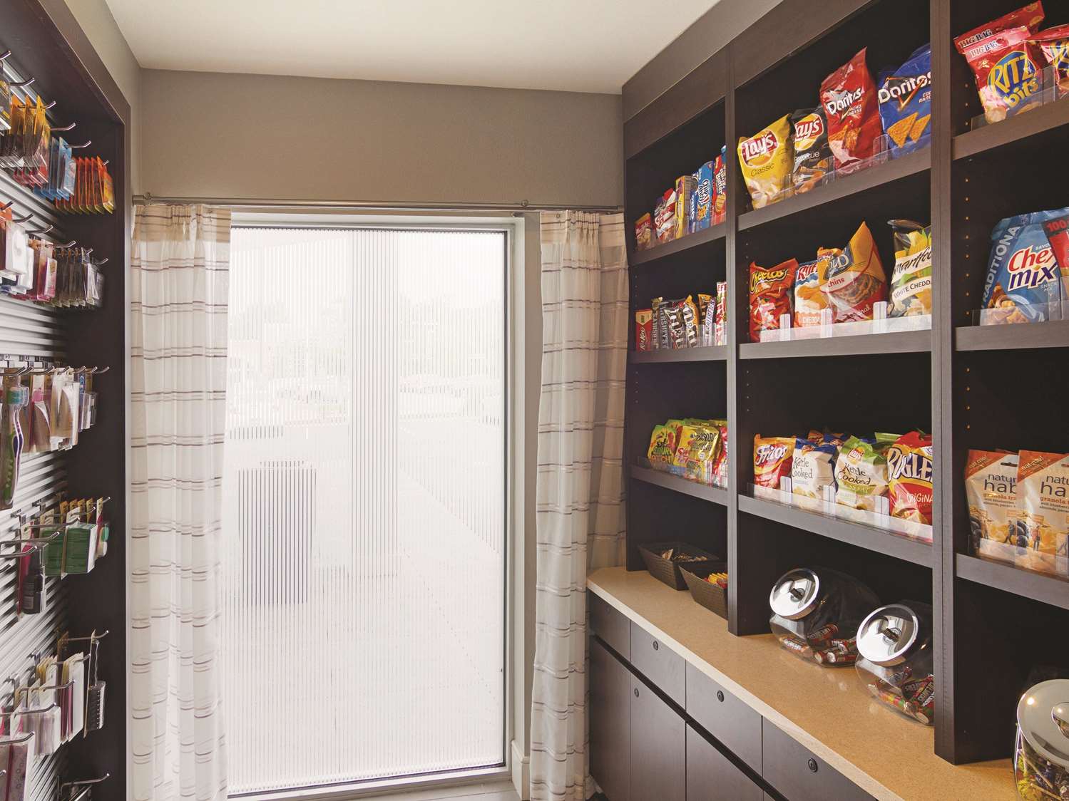 La Quinta Inn & Suites by Wyndham Cleveland - Airport North 8/44