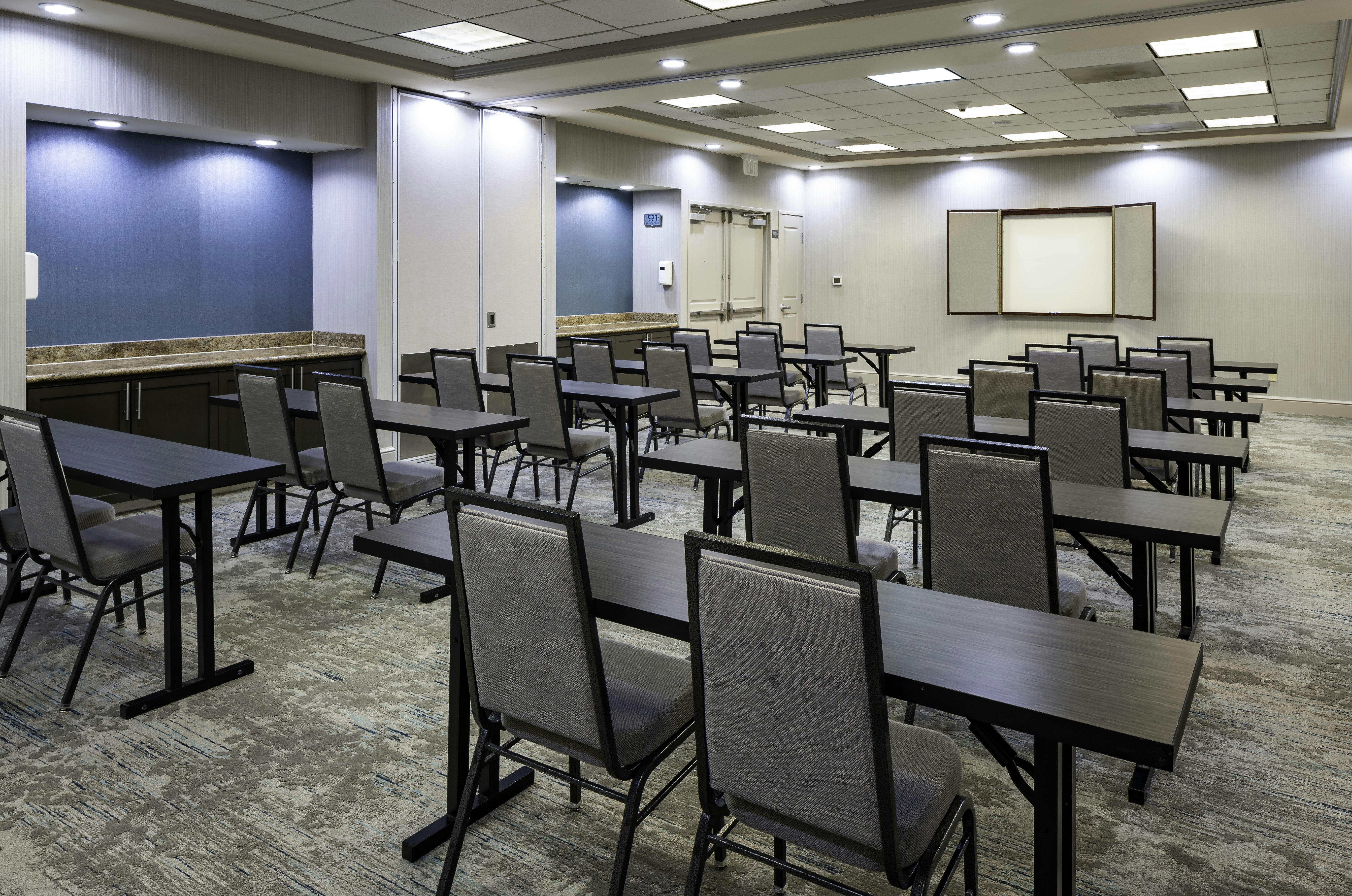 Hilton Garden Inn San Diego/Rancho Bernardo 68/78