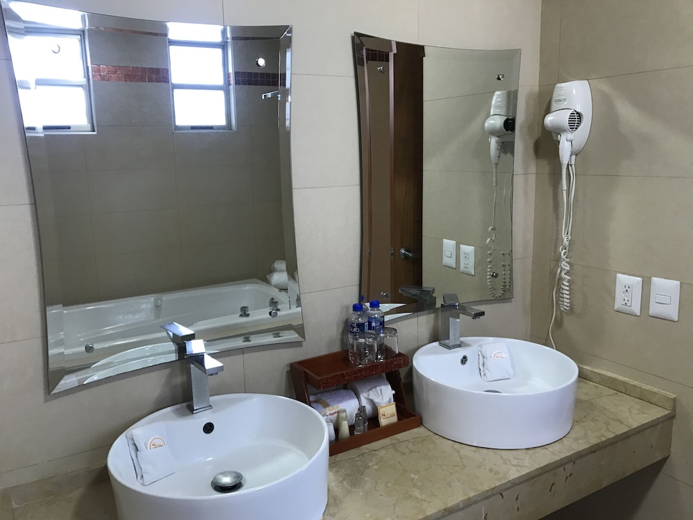 Hostalia Hotel Expo And Business Class 12/60