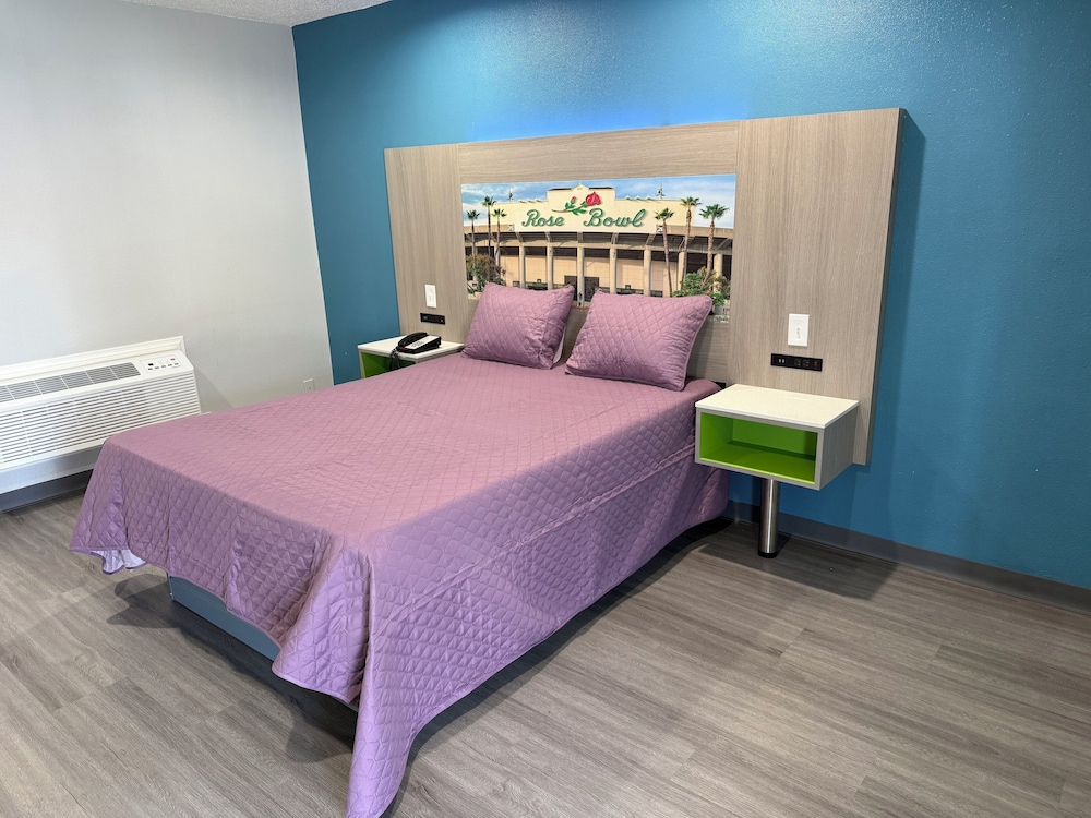 Hi-Way Host Motel 26/56