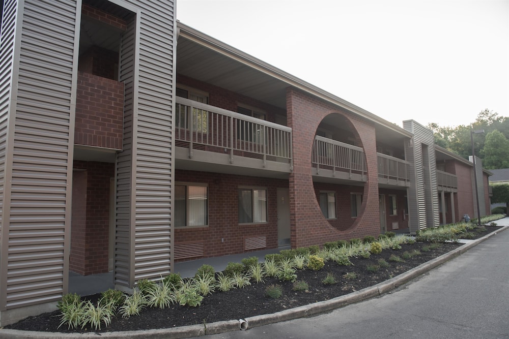 MHO INN and SUITES 4/48