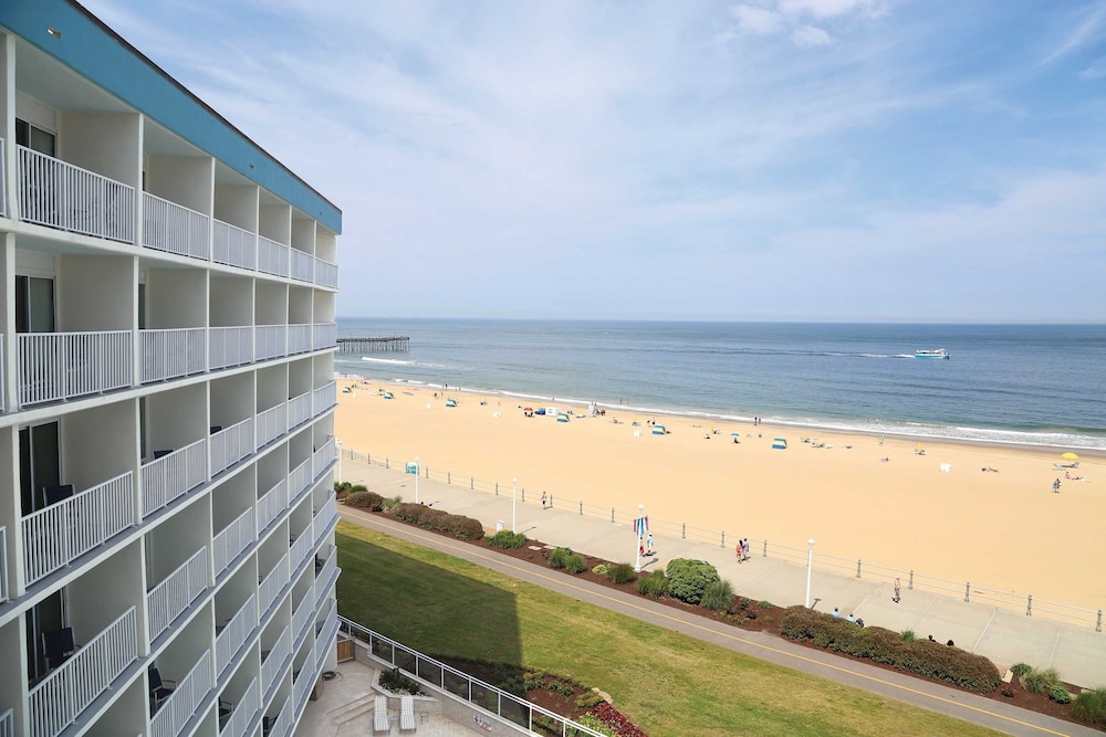 Surfbreak Oceanfront Hotel, Ascend Hotel Collection 57/61