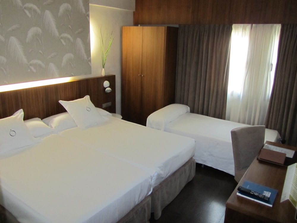 Hotel Opera 10/56